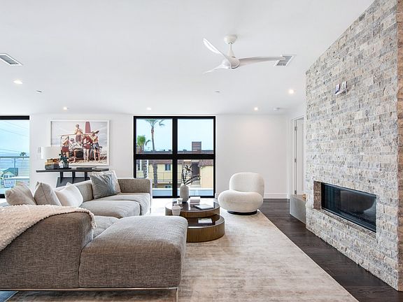 5th image of 2700 Manhattan Ave #300