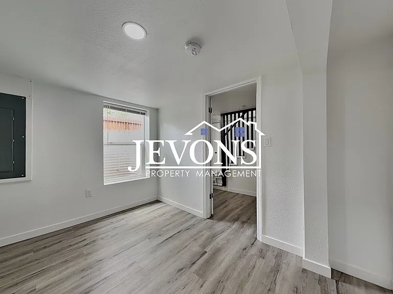 630 N Skyline Dr #B — Photo 22