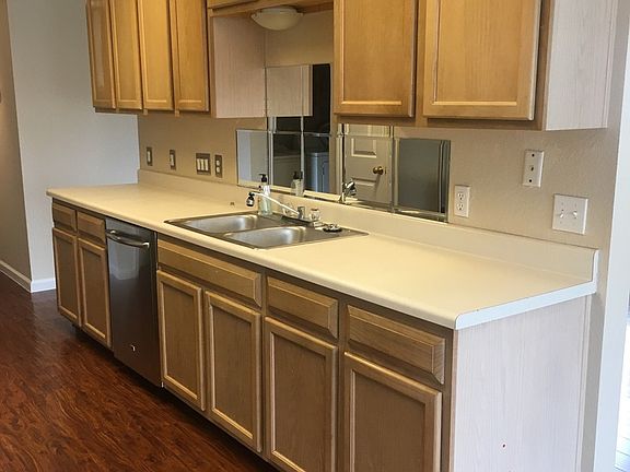 5th image of 1315 Tetbury Ln