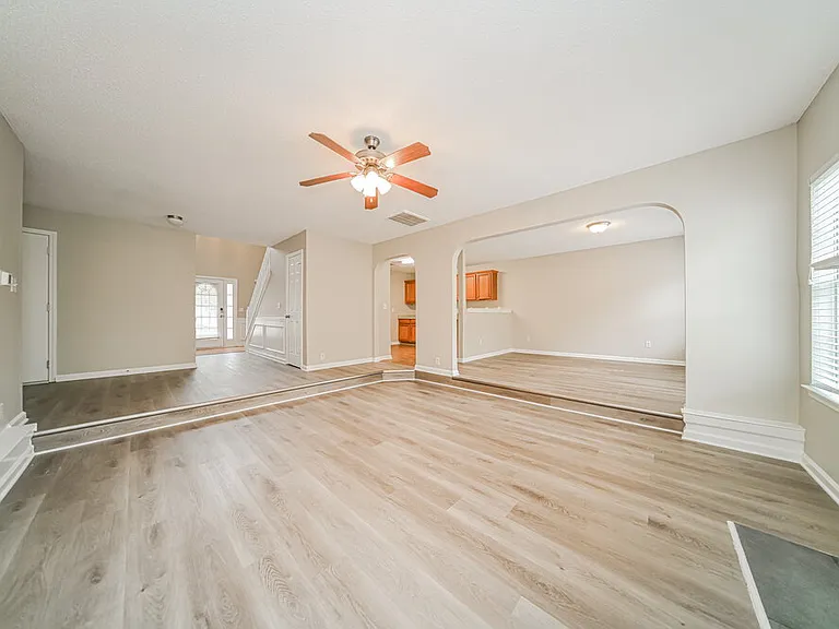 301 Othello Dr — Photo 10