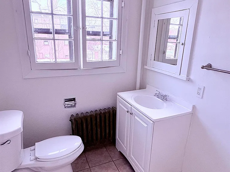 Frances Apartments — Photo 8