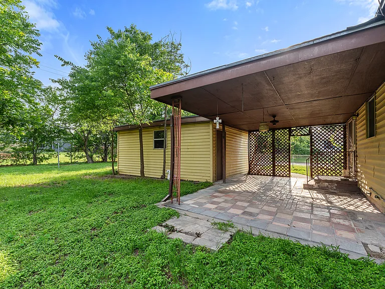 1302 Redondo Dr — Photo 15