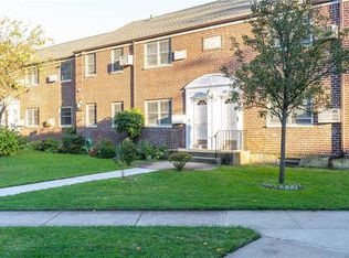 249-32 60th Ave, Little Neck, NY 11362