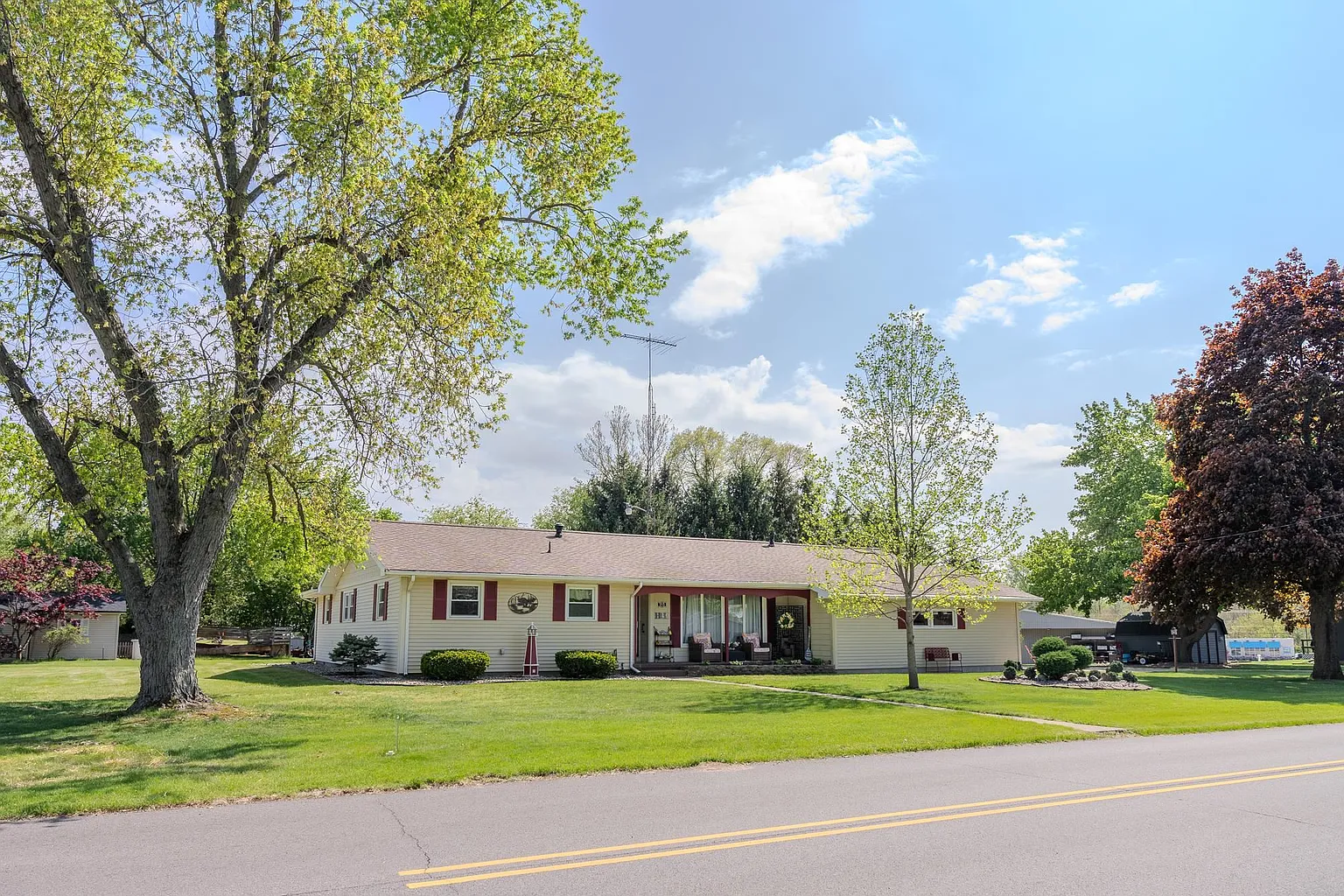 315 E Effie Mae St photo 1