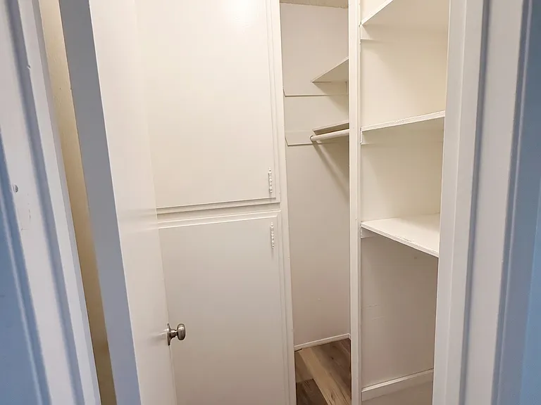 1033 Robinson Ave #14 — Photo 10