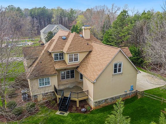3rd image of 143 Vista Bluff Ln