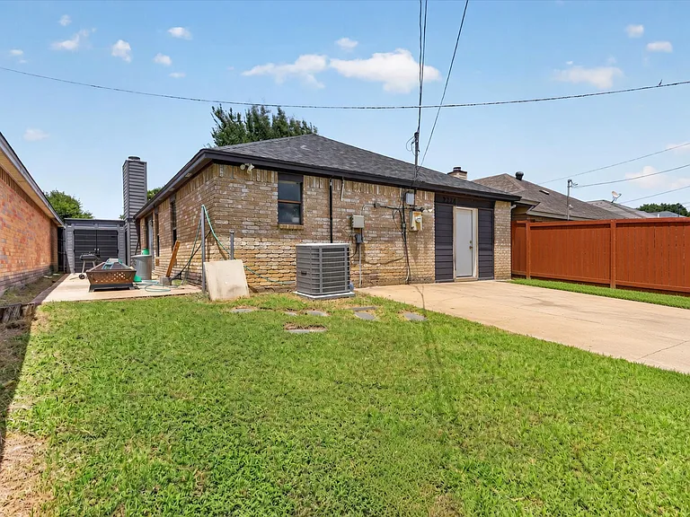 2324 Markland St — Photo 25