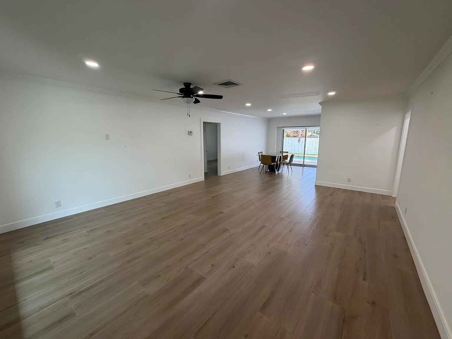 2 bed, 2.0 bath, 2704 sqft, $3,800 — Photo 4