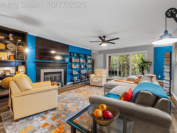 4th image of 1665 Huntington Park