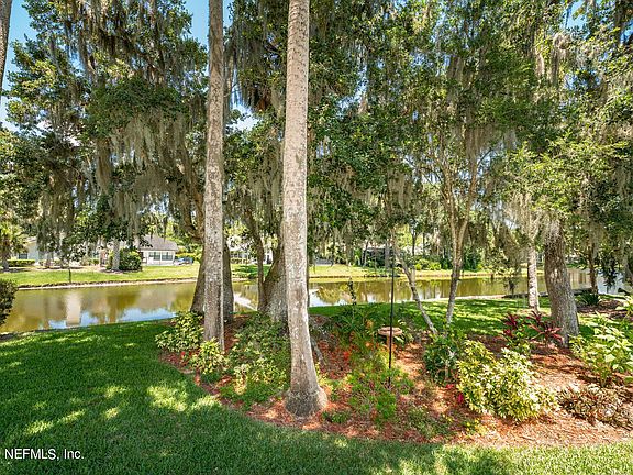 3rd image of 3023 Cypress Creek Dr E