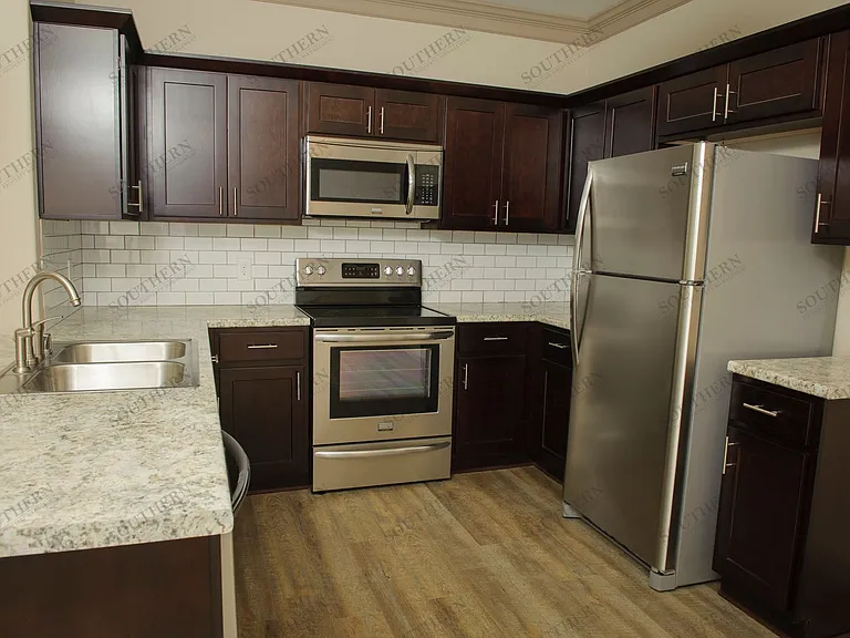 313 Professional Park Dr — Photo 2