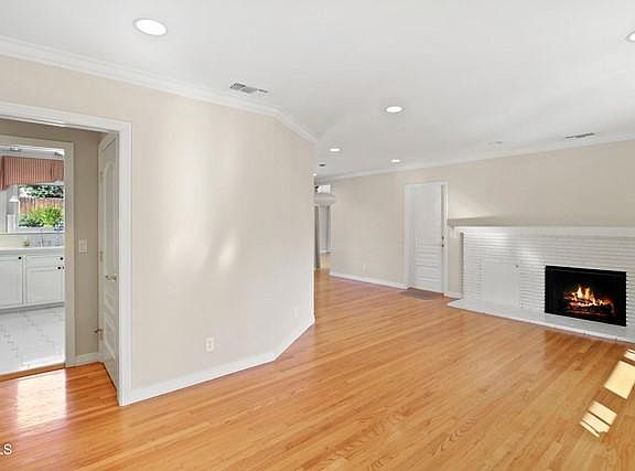 2nd image of 509 W Laurel Ave