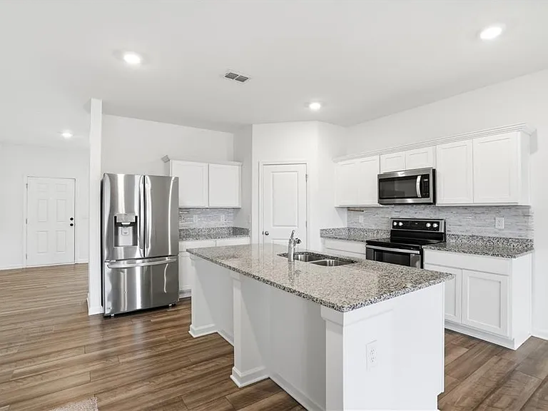 395 Knightsbridge Ln — Photo 8