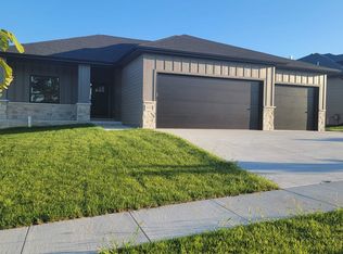 8915 Rock River Rd, Lincoln, NE 68520