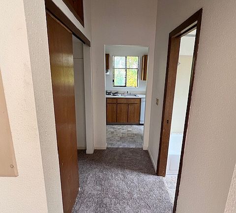 5th image of 2323 NW Irving St APT 3