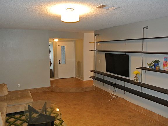 4th image of 612 Bloomingfield Ln