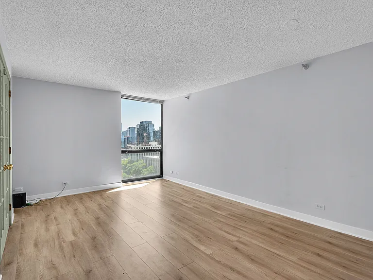 1122 N Clark St #1710 — Photo 13