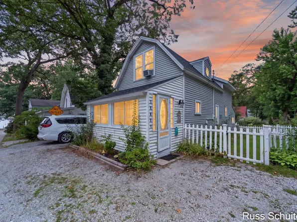15831 Cherry St, Spring Lake, MI 49456