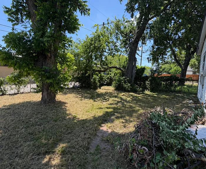 504 E Mason St — Photo 12