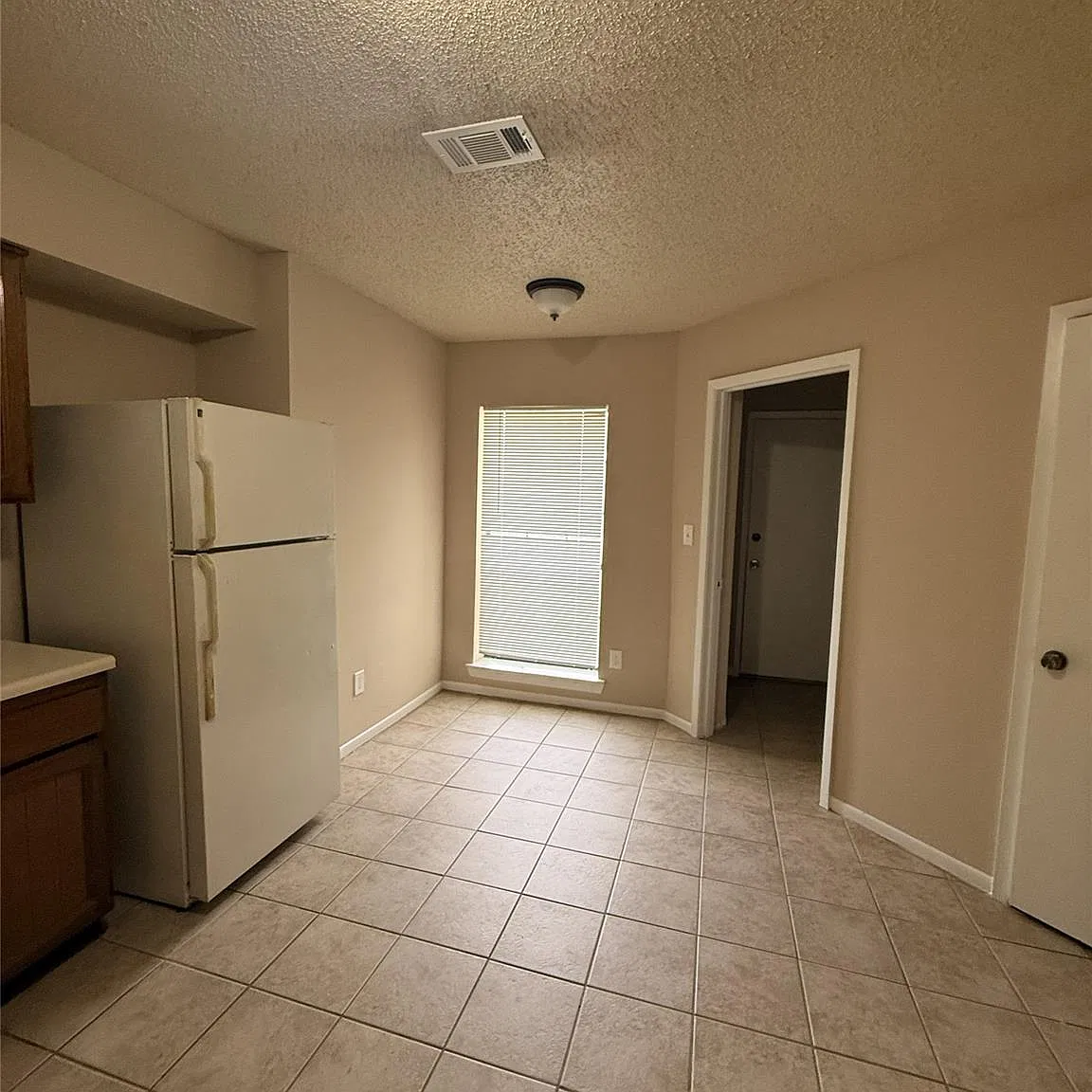 3 bed, 2.0 bath, 1618 sqft, $1,875 — Photo 2