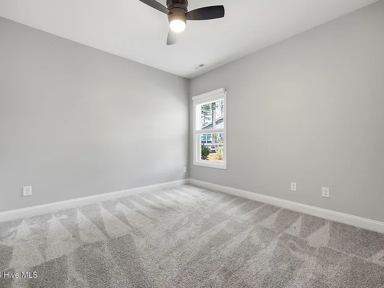 511 Pondpine Ln — Photo 32