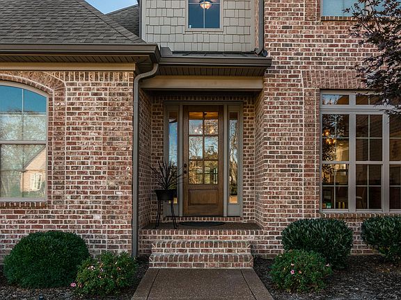 5th image of 106 Thornwood Pl