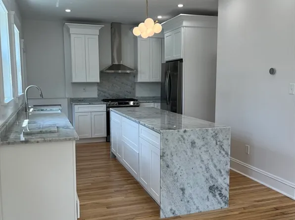 525 Weetamoe St, Fall River, MA 02720