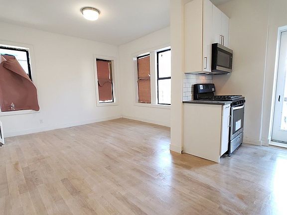 3rd image of 220 E 23rd St APT 1R