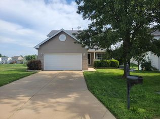 12 Hampshire Ct, Lake Saint Louis, MO 63367