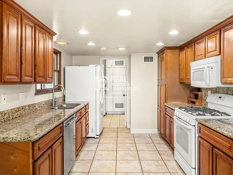 7970 Cambridge Ave — Photo 25