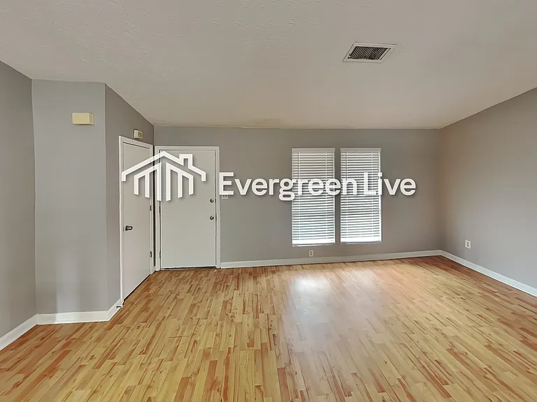 5123 S Woodbridge Trl — Photo 3