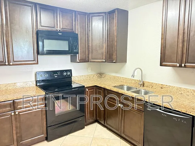 4022 Versailles Dr #C — Photo 5