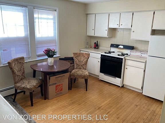 3rd image of 926 E Pleasant St #10502580