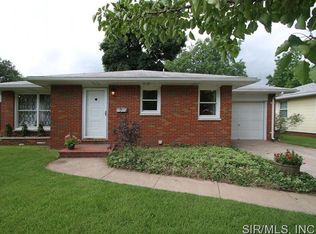 908 Cedar Dr, Wood River, IL 62095