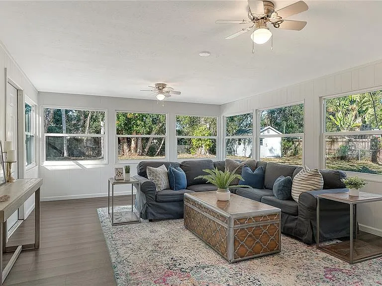 209 Briggs Ct — Photo 13