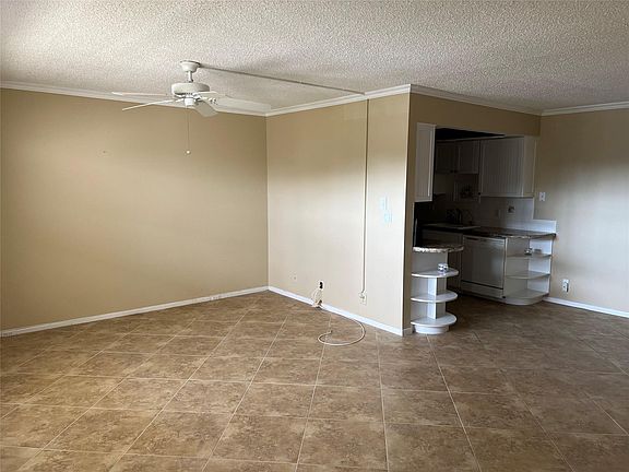 3rd image of 4701 Martinique Drive #F4