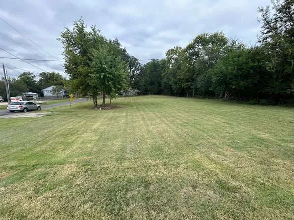 11 Parkview Dr, Centralia, IL 62801