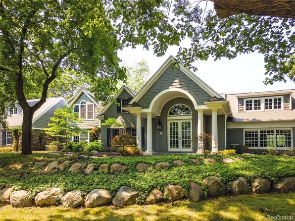 31265 Woodside Dr, Franklin, MI 48025