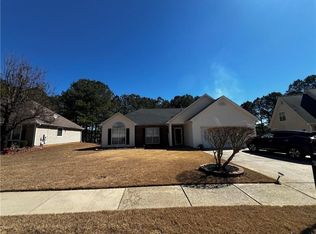 12012 Red Ivy Ln, Fayetteville, GA