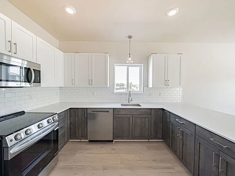 351 E Lorene St — Photo 9