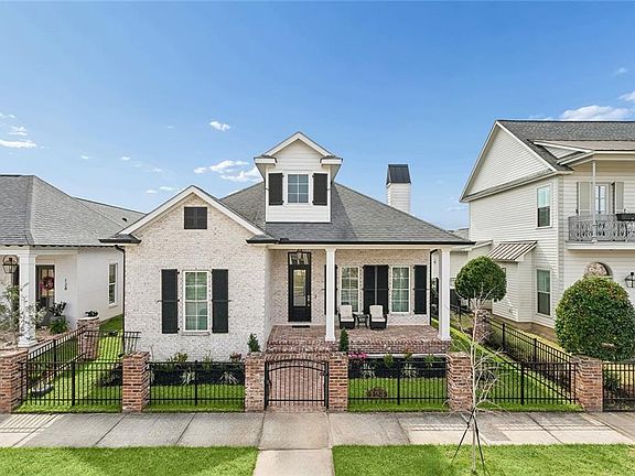 2nd image of 124 Bay Tree Manor Dr