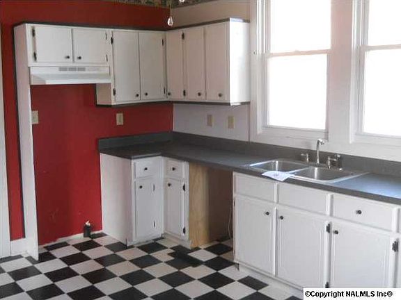 2nd image of 301 E Ladiga St