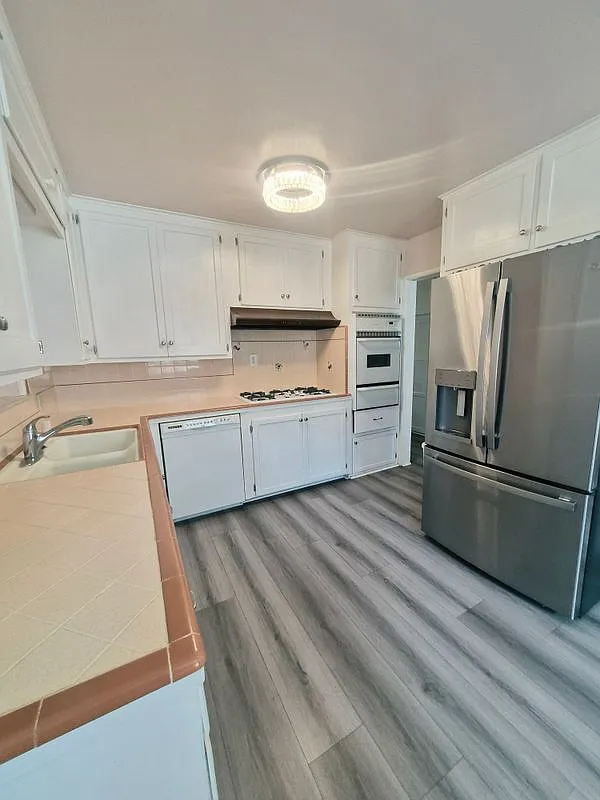 3 bed, 1.0 bath, 1500 sqft, $2,995 — Photo 3