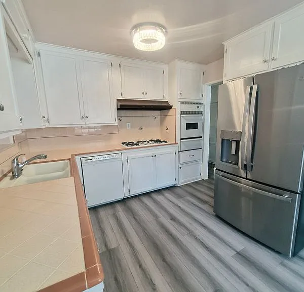 3171 N Sierra Way — Photo 3