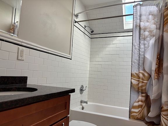 5th image of 710 N County St #2