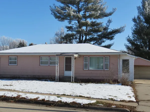 609 S 5th St, Maquoketa, IA 52060