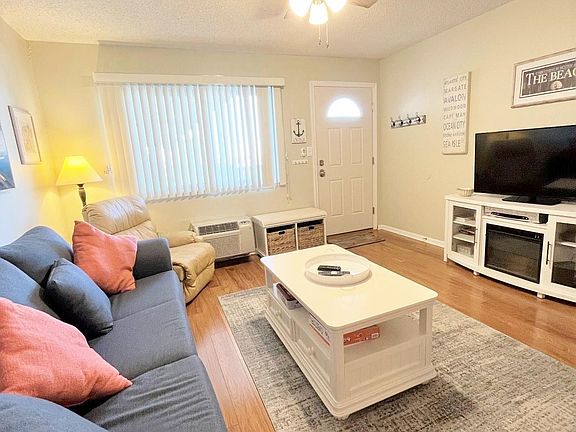 4th image of 1008 Wesley Ave #509