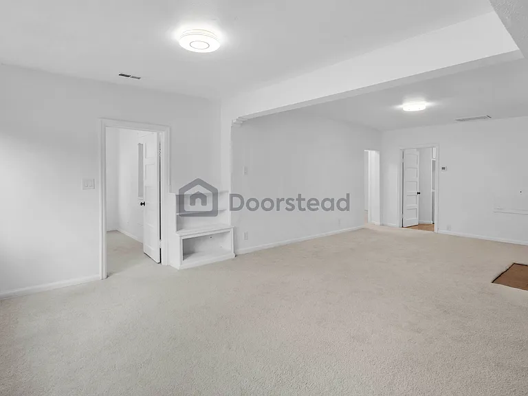 5536 38th Ave NE — Photo 12