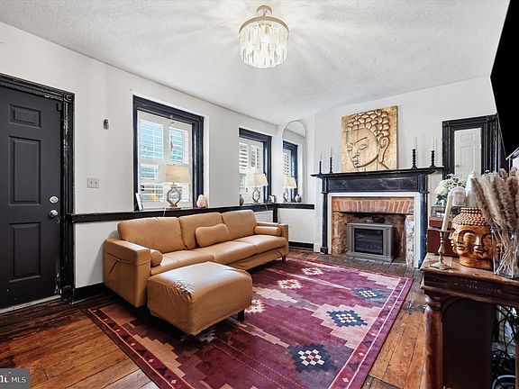 2nd image of 437 W South St