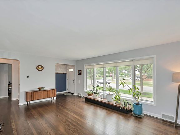 4th image of 7621 W Main St